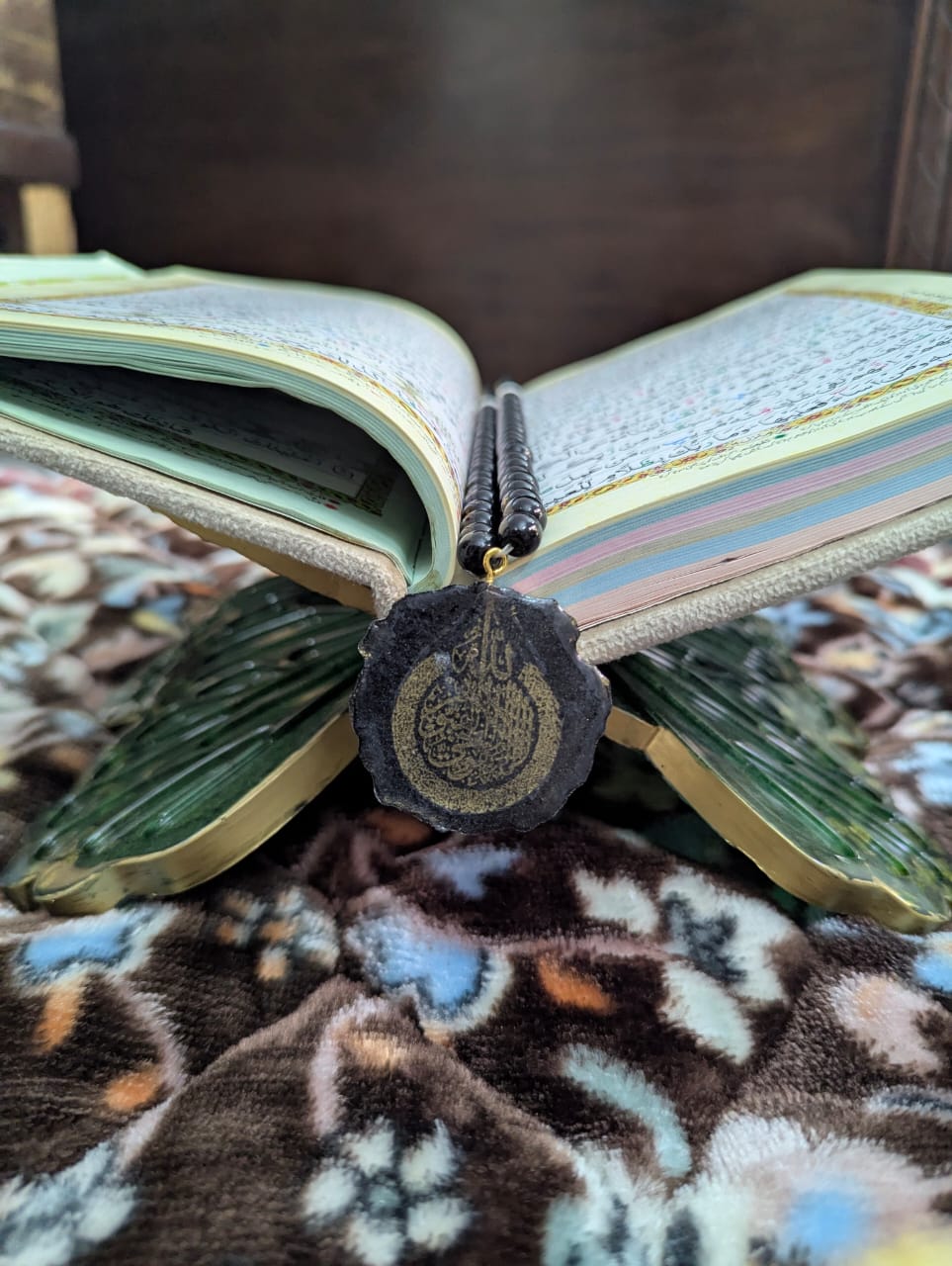 Black Resin Pendant with Gold Arabic Calligraphy – Allah - Image 2