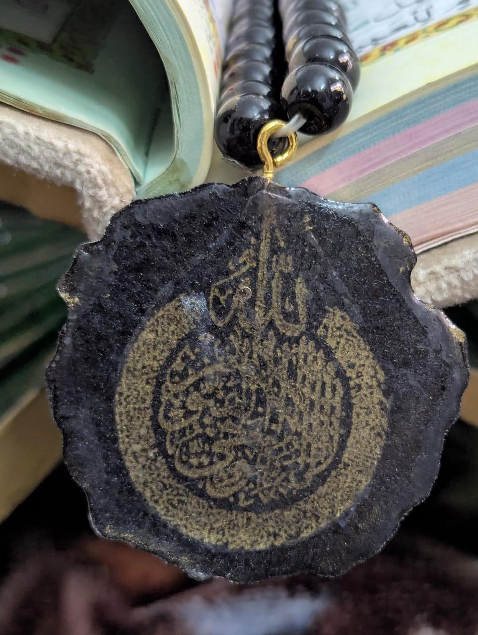 Black Resin Pendant with Gold Arabic Calligraphy – Allah - Image 3